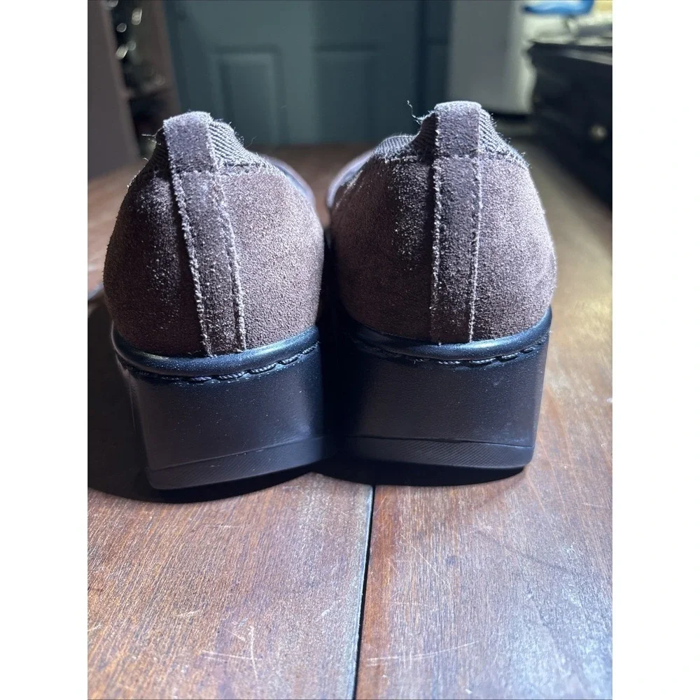 Clark's Suede Mary Jane Silver Buckle‎ Shoes Sz 9 Slip On.